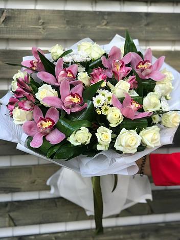 Букет цветов из: Розы и Хризантемы в Волочаевке-2