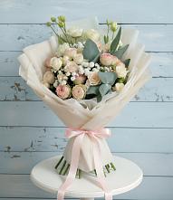 Букет цветов из:  Розы и Лизиантусы в Волочаевке-2
