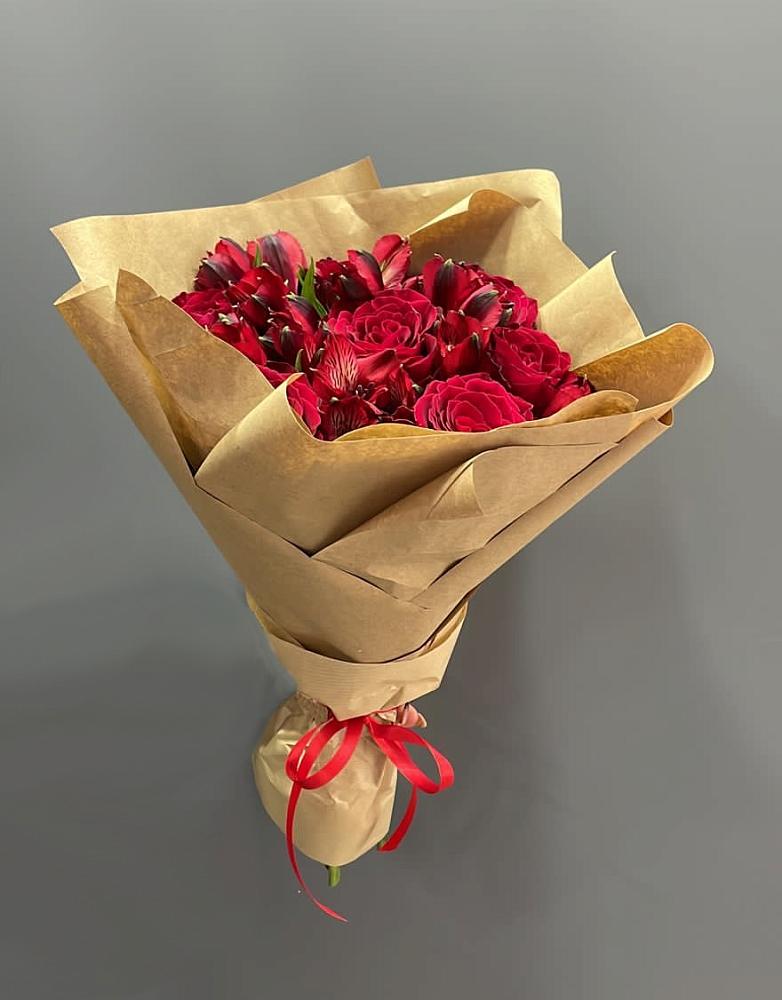 Букет цветов из: Альстромерии и Розы в Волочаевке-2