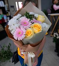 Букет цветов из:  Герберы, Розы и Хризантемы в Волочаевке-2