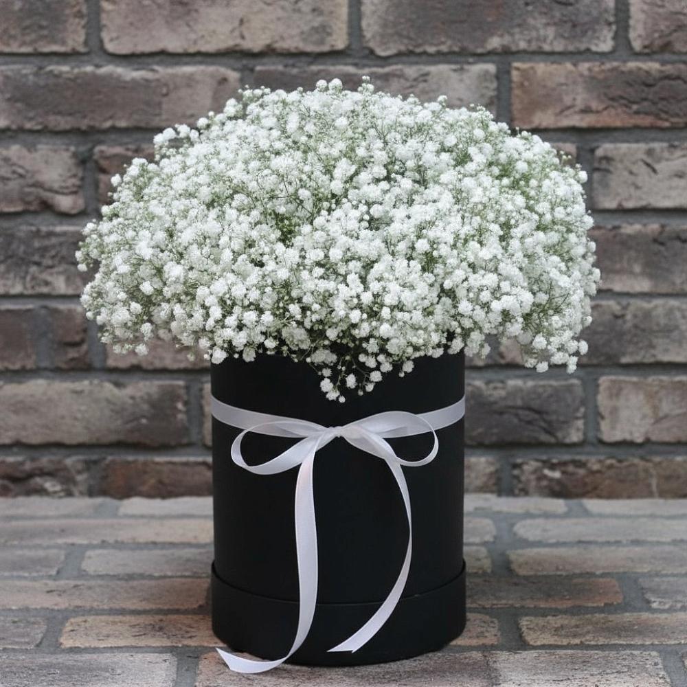 Цветочная композиция из Гипсофила в шляпной коробке в Волочаевке-2