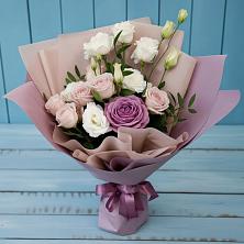 Букет цветов из:  Розы и Лизиантусы в Волочаевке-2