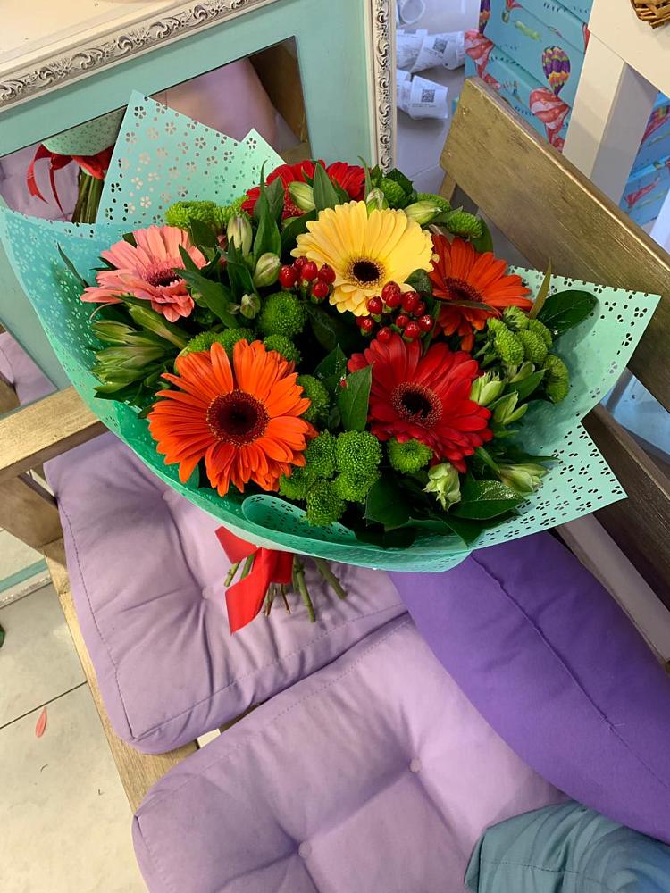 Букет цветов из: Герберы, Хризантемы и Альстромерии в Волочаевке-2