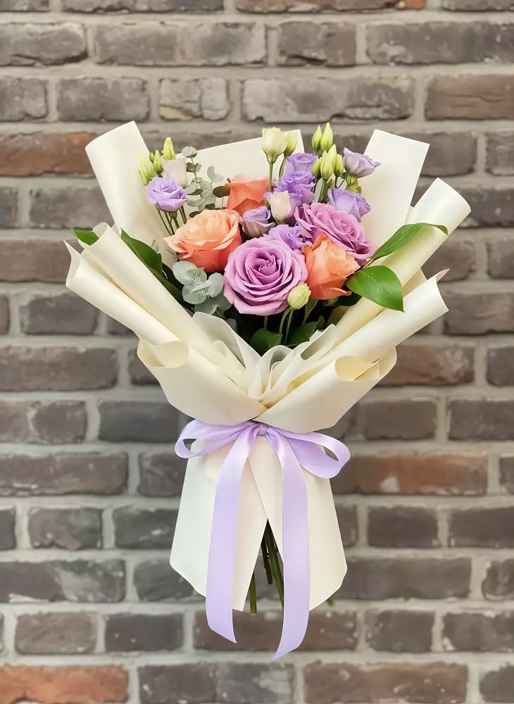 Букет цветов из: Лизиантусы и Розы в Волочаевке-2