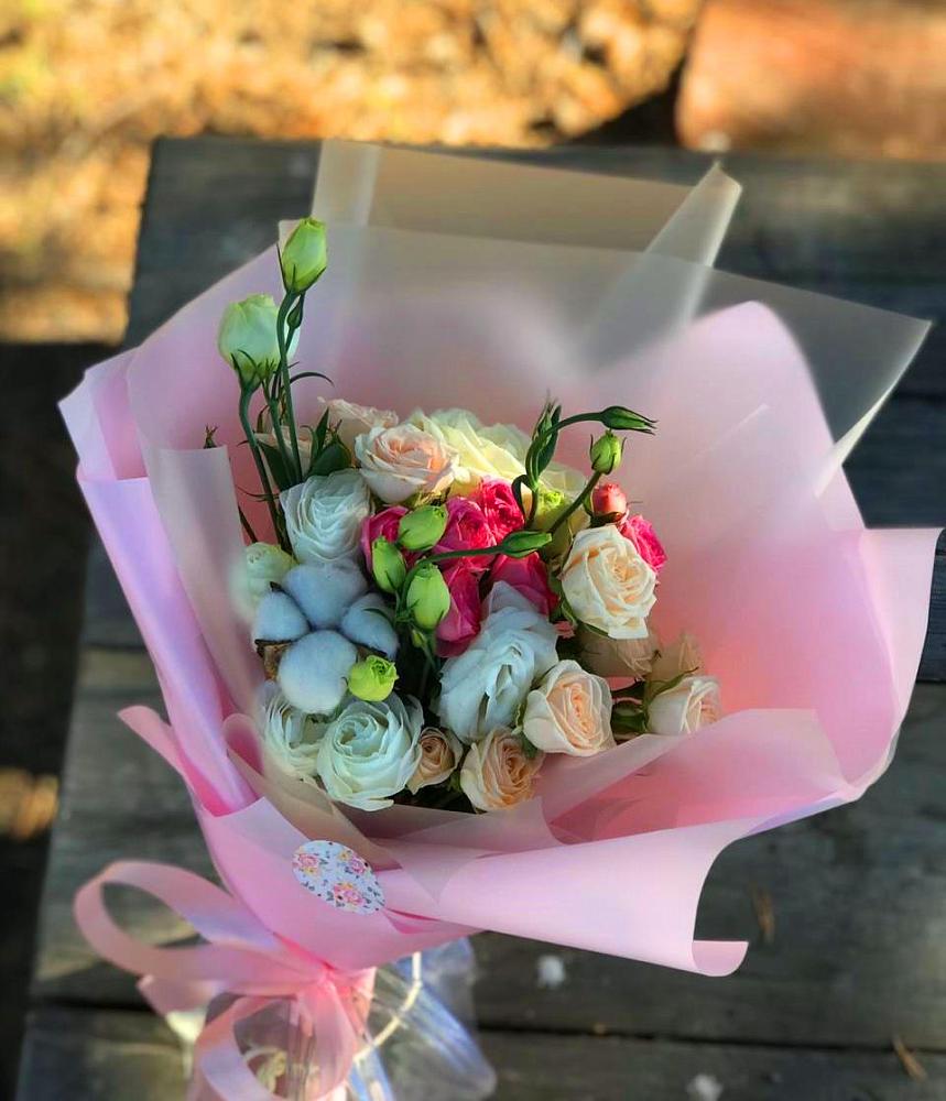 Букет цветов из: Розы и Лизиантусы в Волочаевке-2