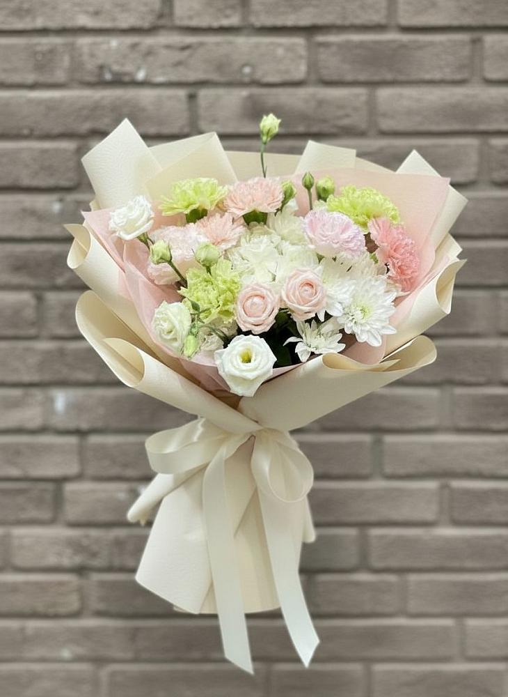 Букет цветов из: Гвоздики, Розы, Лизиантусы и Хризантемы в Волочаевке-2