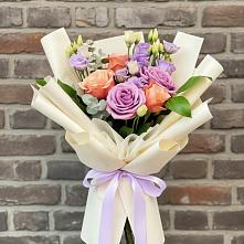 Букет цветов из:  Лизиантусы и Розы в Волочаевке-2