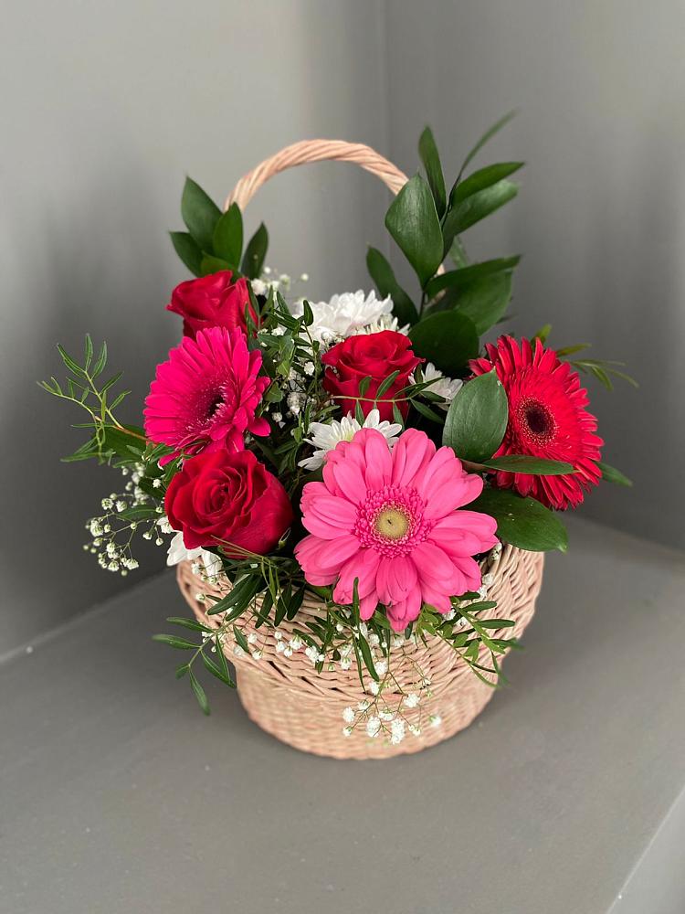Цветочная композиция из Розы, Хризантемы и Герберы в корзине в Волочаевке-2