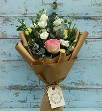 Букет цветов из:  Розы и Лизиантусы в Волочаевке-2