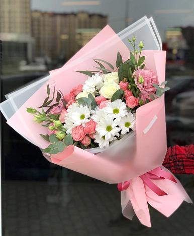 Букет цветов из: Розы, Лизиантусы и Хризантемы в Волочаевке-2