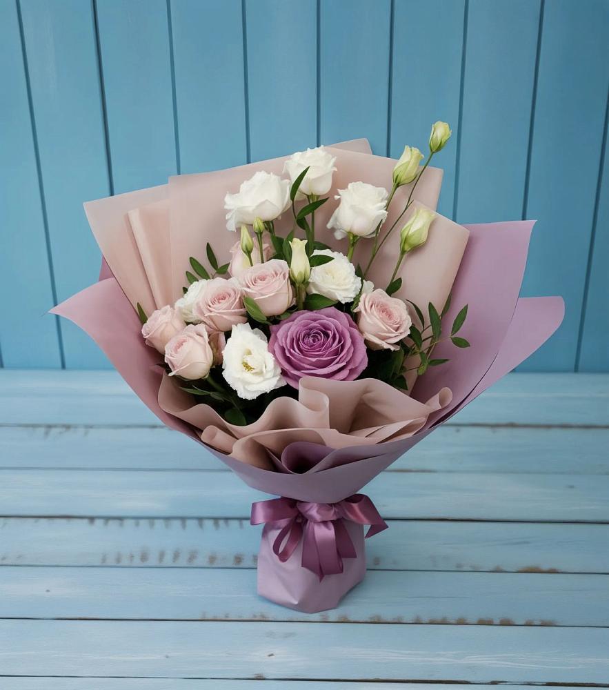 Букет цветов из: Розы и Лизиантусы в Волочаевке-2